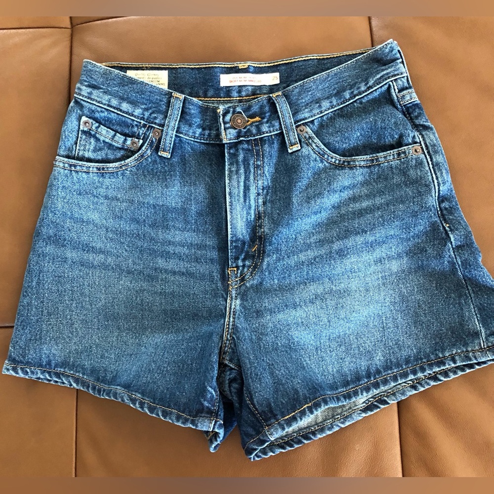 Levi's 80’s Mom Shorts High-Rise Jean Shorts Medium Wash